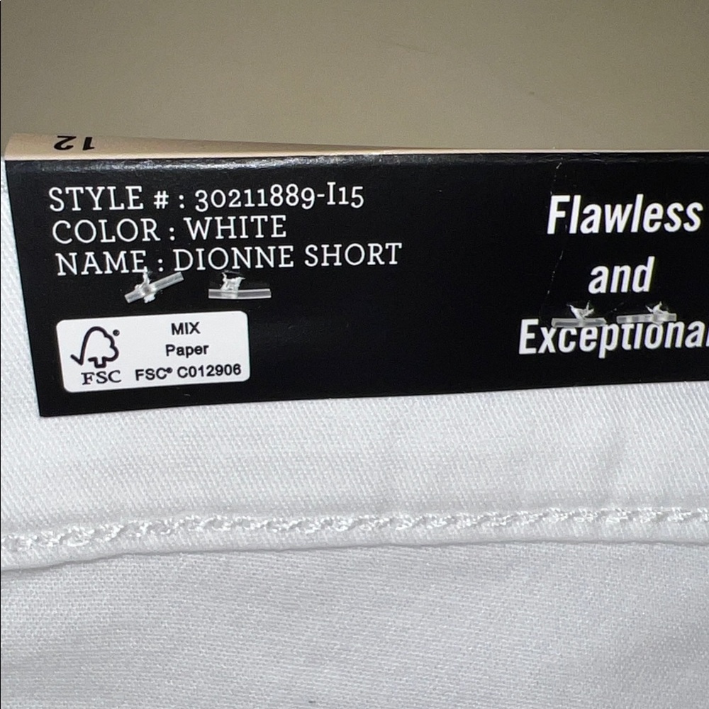 Bandolino Women's Crisp White Bermudas - Picture 7 of 7